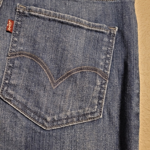 Levi's Bold Curve Cropped Jeans - Picture 10 of 16